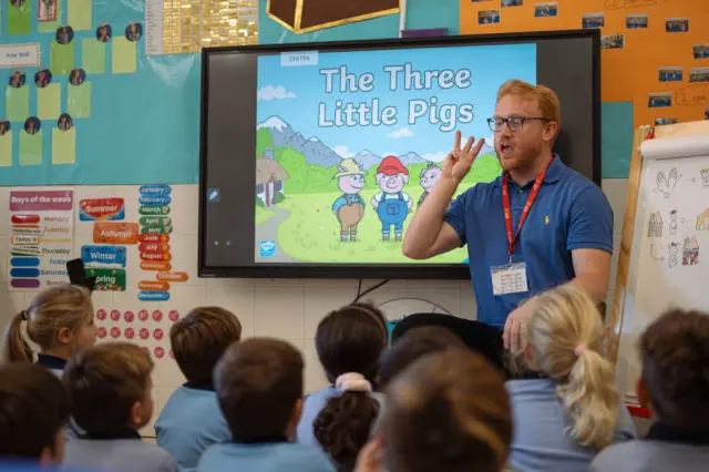 Los profesores son nativos de habla inglesa y están formados en el sistema educativo británico.