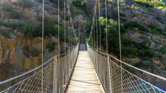 Ruta de los Pantaneros por puentes colgantes en Chulilla