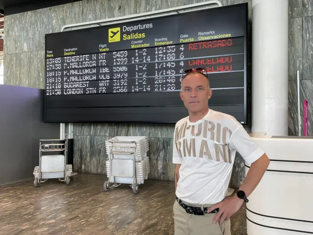 Alberto Gaspar, afectado por la cancelación del vuelo Zaragoza-Palma de Mallorca.