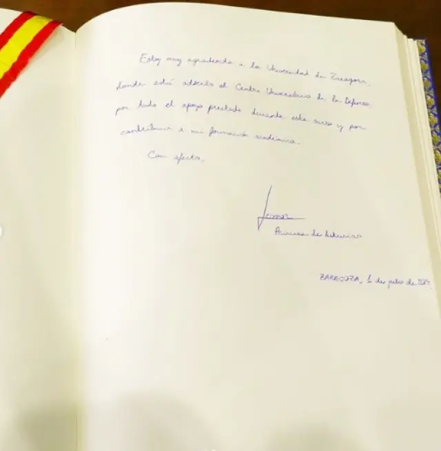 Mensaje de la princesa Leonor en el libro de honor de la Universidad de Zaragoza