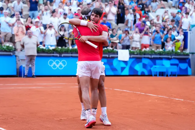 Rafael Nadal of Spain and Carlos Alcaraz of Spain celebrate after winning against Tallon Griekspoor of Netherlands and Wesley Koolhof of Netherlands during their Mens Doubles Second Round Tennis match on Roland-Garros - Court Suzanne-Lenglen during the Paris 2024 Olympics Games on July 30, 2024 in Paris, France...AFP7 ..30/07/2024 ONLY FOR USE IN SPAIN [[[EP]]]
