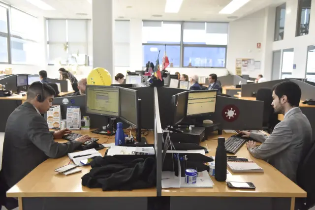 Trabajadores de Ecomputer, en su sede del parque Walqa, en Huesca