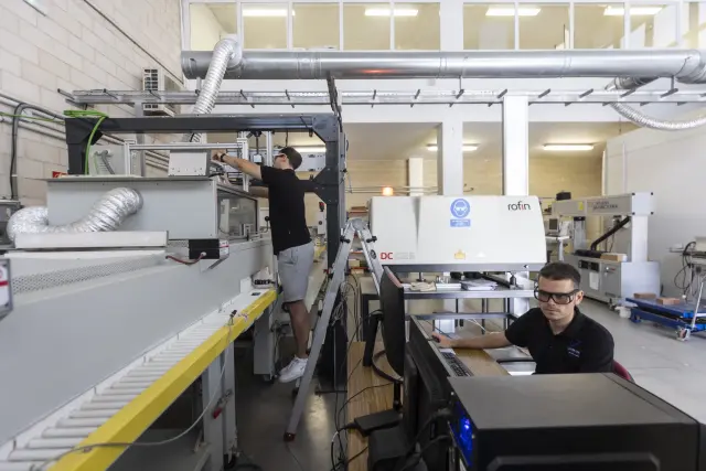 Trabajadores de Laser Line Scanning.