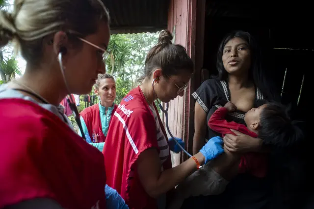 La experiencia de doce mujeres solidarias en Costa Rica: "Los niños no  sonríen, sientes que les falta cariño y empatía"