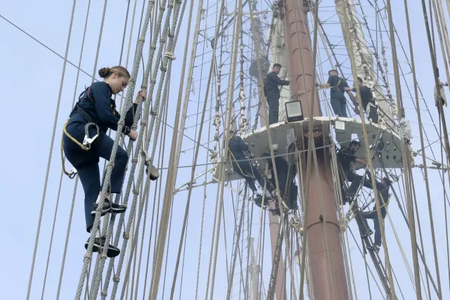 Fotos | La princesa Leonor sube al mástil del 'Juan Sebastián Elcano' | Imágenes