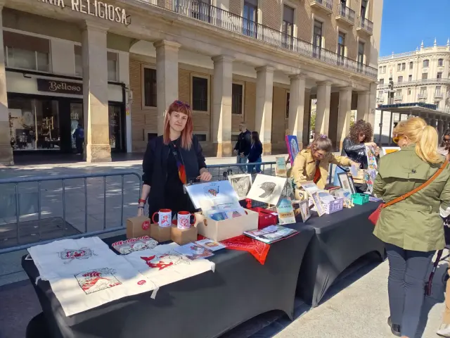 Merche Gomollón, en la plaza del Pilar.