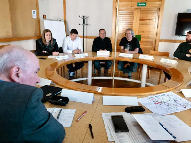 Reunión de los alcaldes con el director general de Carreteras y la empresa adjudicataria de las obras.