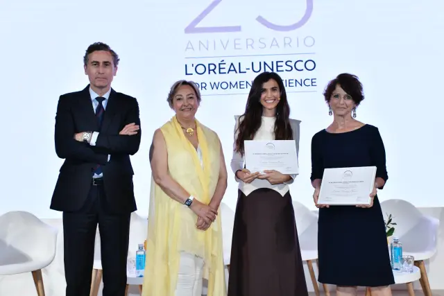 La aragonesa Carolina Villarroya Beltri en la gala de los Premios a la Investigación del programa L’Oréal-Unesco ‘For Women in Science’.