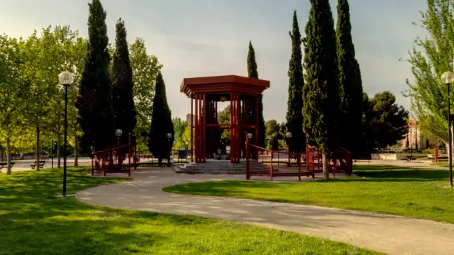 Parque de la Sedetania, estructura que parece un templo.