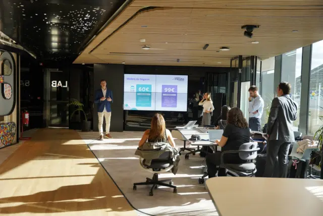 El grupo ganador de la Universidad San Jorge, en los ensayos previos