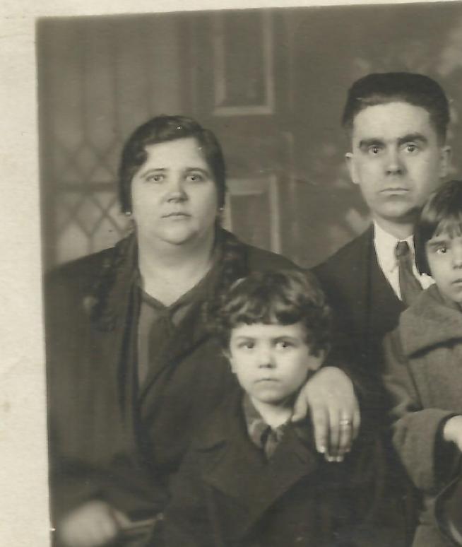 Ramón Segura y Matilde Ferrer con sus hijos, María y Joaquín, en Nueva York.