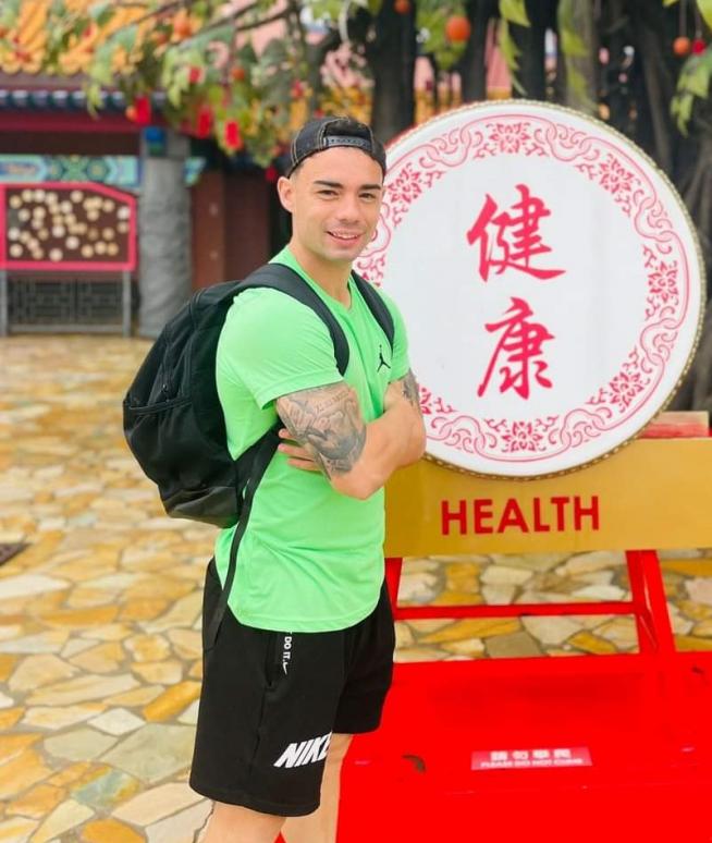 Pablo Gállego, futbolista oscense en Hong Kong.