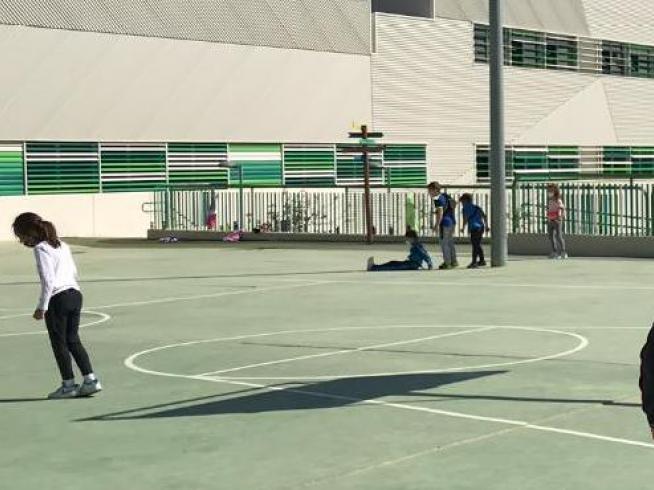 Así es la educación física por el coronavirus: riñoneras, materiales  reciclados, zonas de desahogo…
