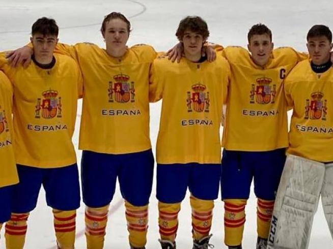 España se cuelga plata en el Mundial U18 de hockey hielo con en el equipo