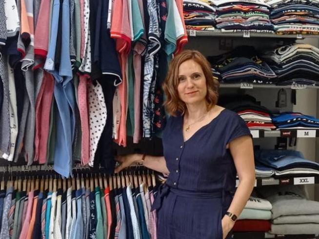 Silvana Avilés recupera la tienda de ropa de caballero de no hay que ir a Zaragoza a por una camisa”