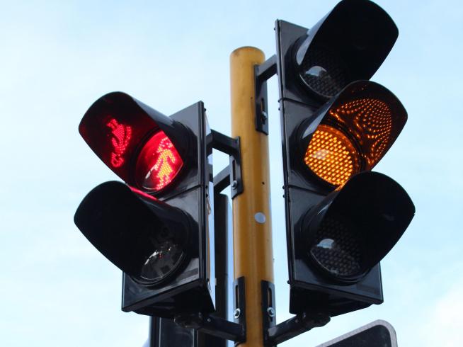 Los semáforos más peligrosos del mundo son estos. Y solo se usan en España 4 Motor16 Señal correcta
