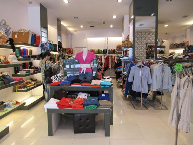 20 tiendas chinas de ropa abren en Zaragoza en dos