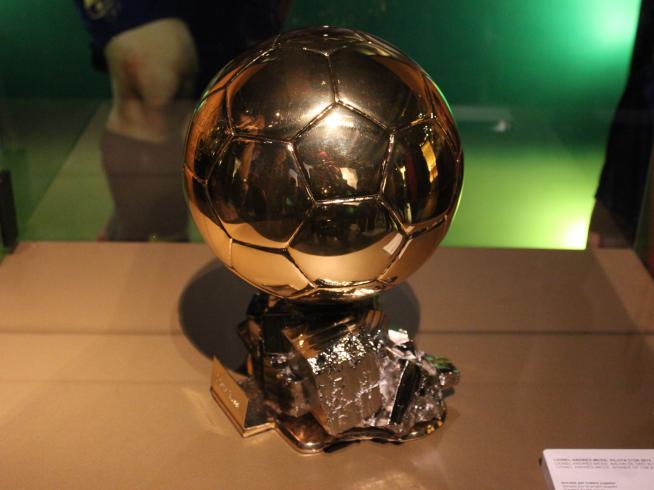 ¿Cuánto pesa el Balón de Oro de Messi
