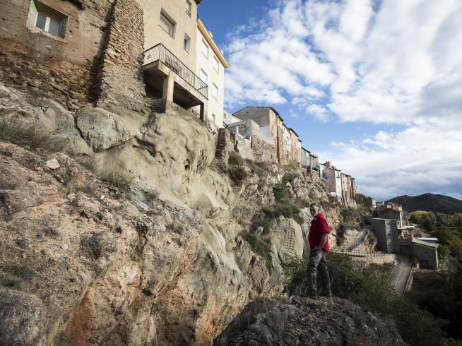 Nigüella y casas colgantes sobre el Isuela | Noticias Aragón Heraldo.es