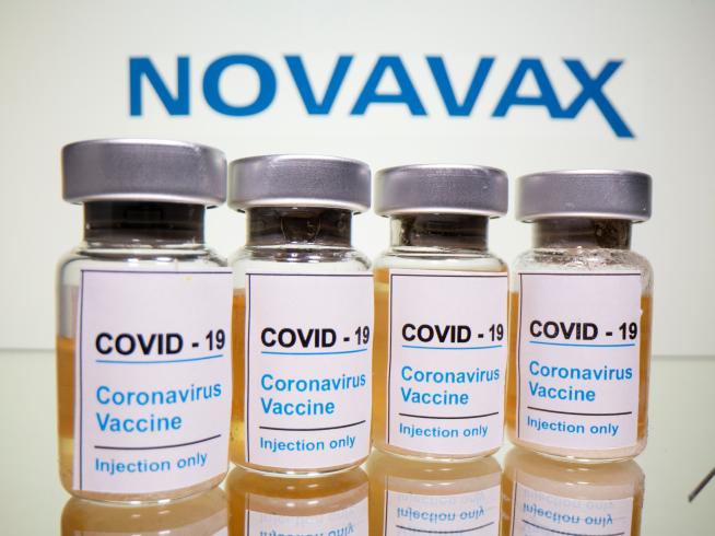 Novavax anuncia una vacuna que protege contra la covid-19 y la gripe