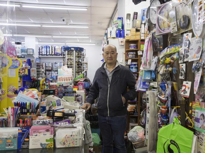 Los bazares chinos se resienten: “Vendo un 30% menos y los productos me cuestan un más”