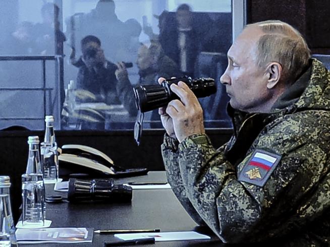 Putin acude a militares el ruso plena confrontación con Occidente