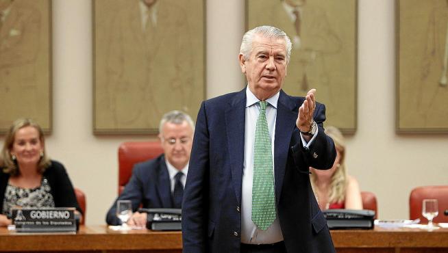 El expresidente de Aragón,Santiago Lanzuela, ayer en su despedida del Congreso.