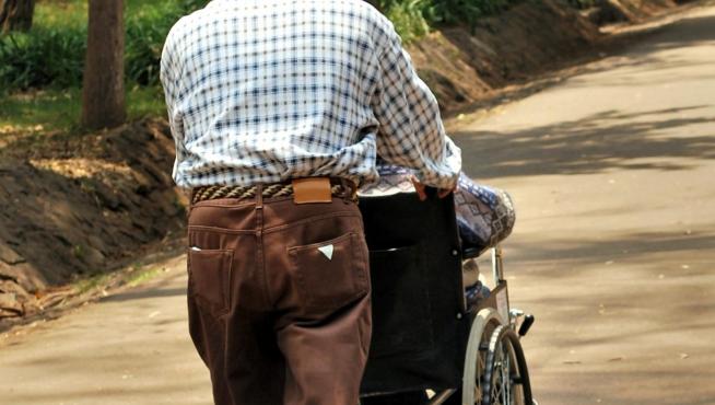 El 72 % de los cuidadores mayores de 65 años, es decir siete de cada diez, conviven con la persona a la que cuidan