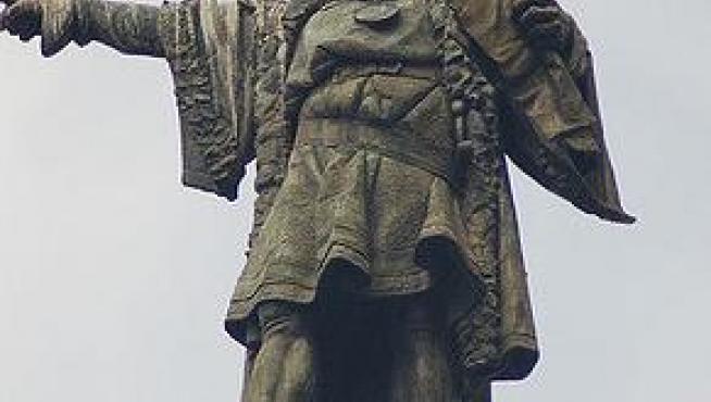 Imagen de una estatua de Cristóbal Colón.