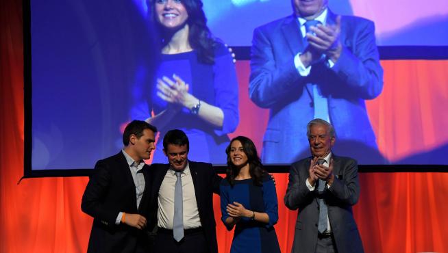 Rivera, Valls, Arrimadas y Vargas Llosa, en un acto del partido naranja.