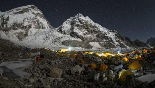 El aragonés Javier Camacho conquista el Everest