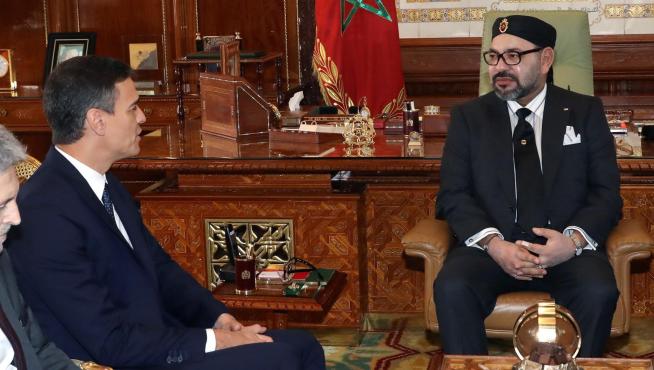 El presidente del Gobierno español, Pedro Sánchez, y el rey Mohamed VI de Marruecos.