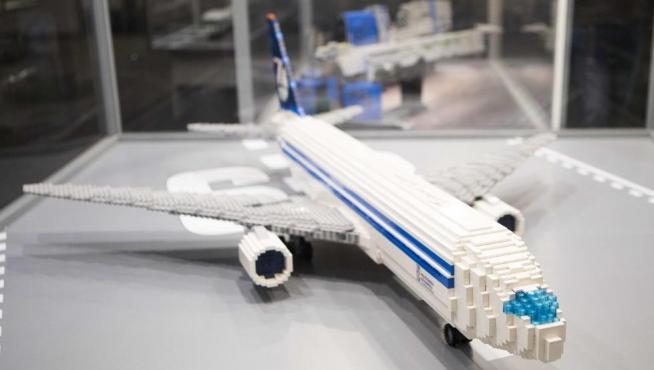 Boeing 767 LOT de Polish Airlines, en Lego.