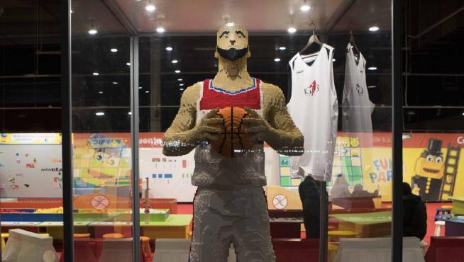 El jugador de baloncesto polaco Marcin Gortat, en Lego