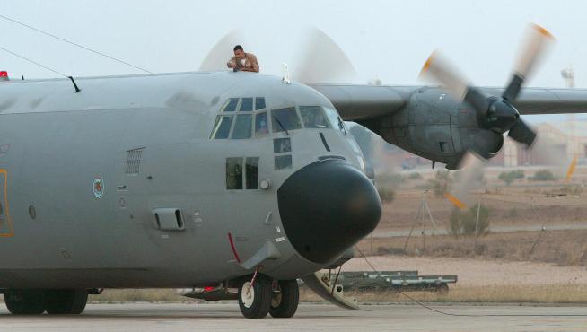 BASE AEREA DE ZARAGOZA / HERCULES CON DESTINO AFGANISTAN- REPATRIACION DE CADAVERES ACCIDENTE DE HELICOPTERO / 16-08-05 / FOTO: JUAN CARLOS ARCOS 74AC9920.jpg