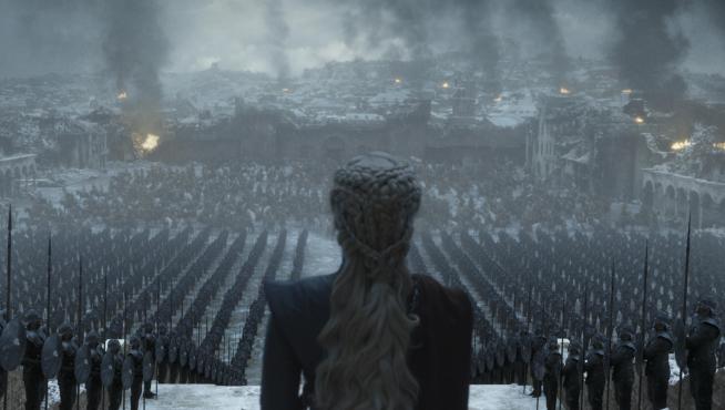 Daenerys Targaryen arengando a sus tropas, en una escena de la serie ‘Juego de tronos’