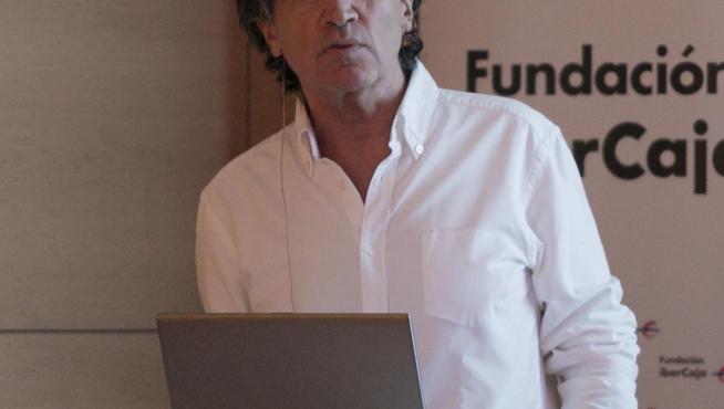 López Otín en la presentación del libro en el palacio de Villahermosa.