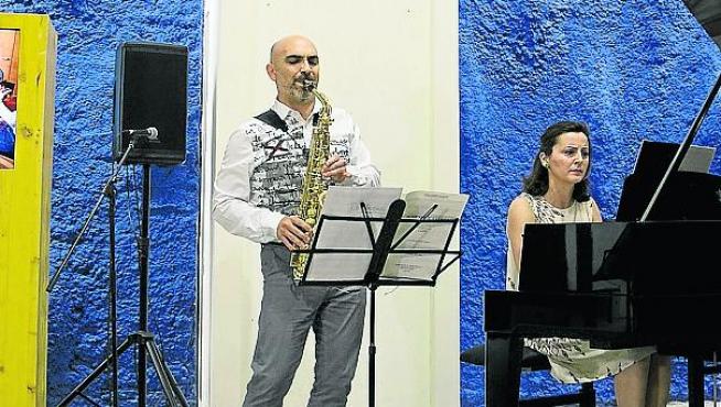 Mariano García y Aniana Jaime, durante el concierto del miércoles en el IAACC Pablo Serrano.
