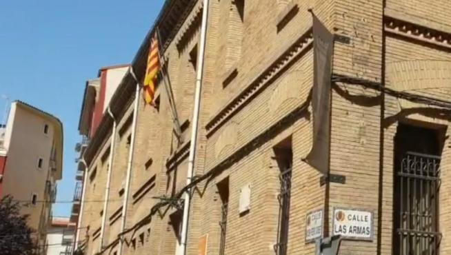 Fachada de las escuelas de la calle de la Golondrina.