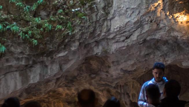 Nacho Navarro comienza a desvelar los secretos de la Cueva de las Güixas, en Villanúa
