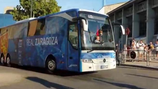 Llegada del Real Zaragoza antes del partido contra el Tenerife