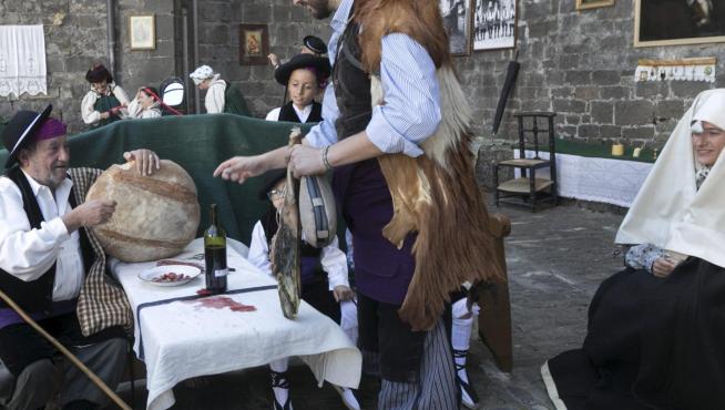 El traje ansotano es uno de los más antiguos conservados en Europa