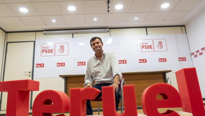 Joaquín Noé, que tomará en los próximos días posesión del escaño de senador, en la sede del PSOE de Teruel.