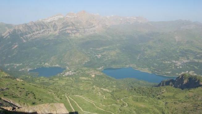 Vistas del valle de Tena en verano desde el punto donde se ubicaría el mirador-pasarela de Panticosa.