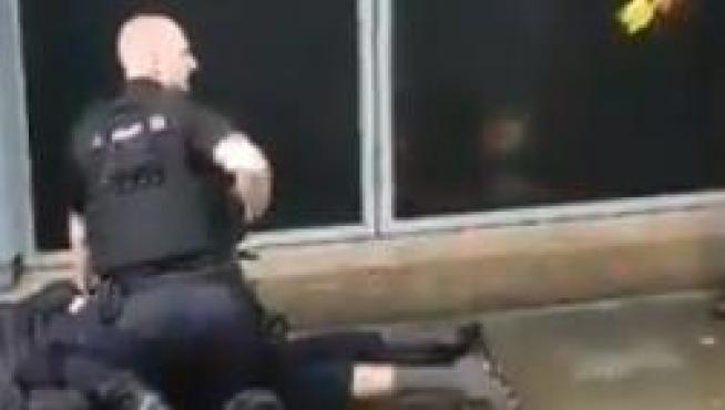 La policía de Mánchester detiene a un hombre tras el ataque.
