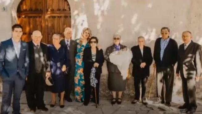 El bebé Sergio es bautizado en presencia de sus ocho bisabuelos