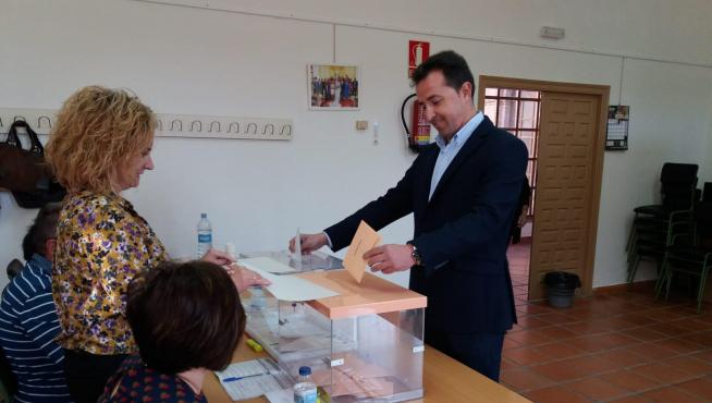 El número uno al Congreso del PP por Teruel, Alberto Herrero, ha votado en Calanda.