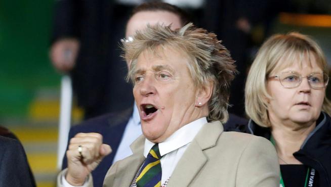 FILE PHOTO: Soccer Football - Europa League - Group Stage - Group B - Celtic v Rosenborg - Celtic Park, Glasgow, Britain - September 20, 2018 Rod Stewart reacts in the stands during the match Action Images via Reuters/Lee Smith/File Photo [[[REUTERS VOCENTO]]] PEOPLE-ROD STEWART/