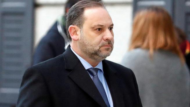 José Luis Ábalos, a su llegada al Congreso de los Diputados este domingo.