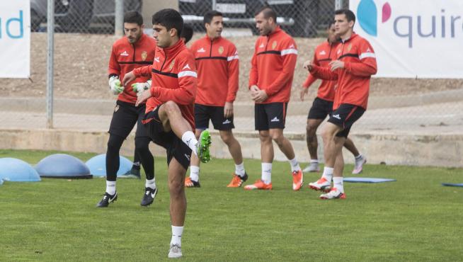 CIUDAD DEPORTIVA. ENTRENAMIENTO REAL ZARAGOZA / 10-11-2015 / FOTO: GUILLERMO MESTRE